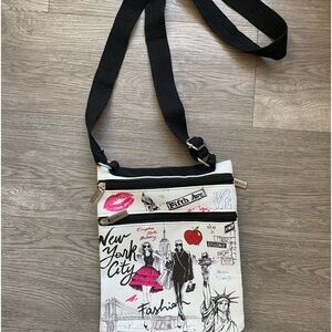 GLAM So Chic New York Crossbody